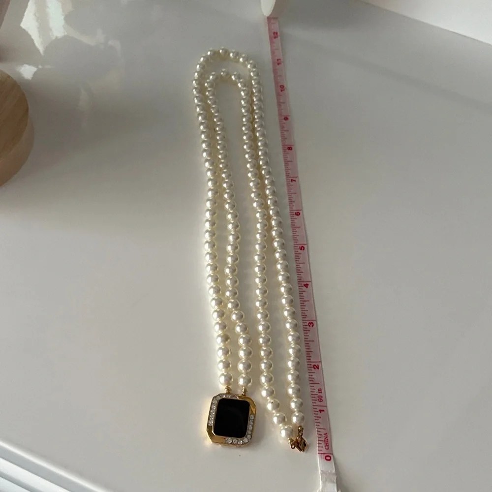 Elegant Pearl Necklace with Black and Gold Accent - Picture 8 of 8